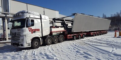 Transport eines 119 Tonnen Stahlteils in Dresden