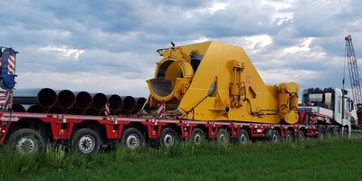Spezialtransport einer 100 Tonnen Rohrbiegemaschine für Firma Streicher